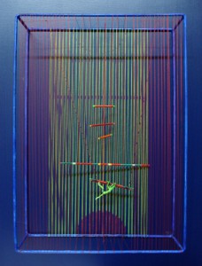 Acróbata. Seda-nylon-madera-hierro. 65x55x9 cm. Año 2003