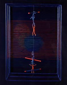 El hueco. Nylon-seda-hierro. Serie Equilibrio y movimiento. Año 2003
